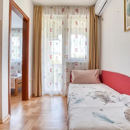 Apartment Elena *