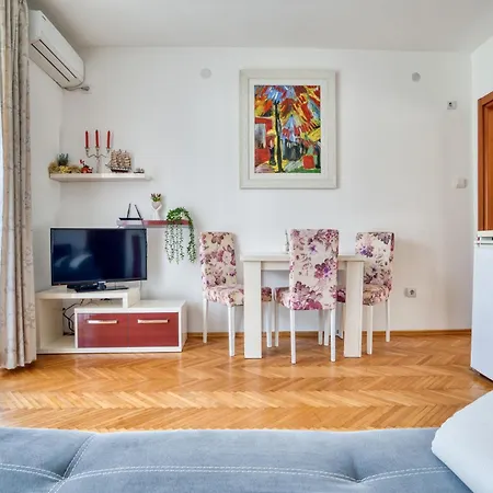Elena Apartment