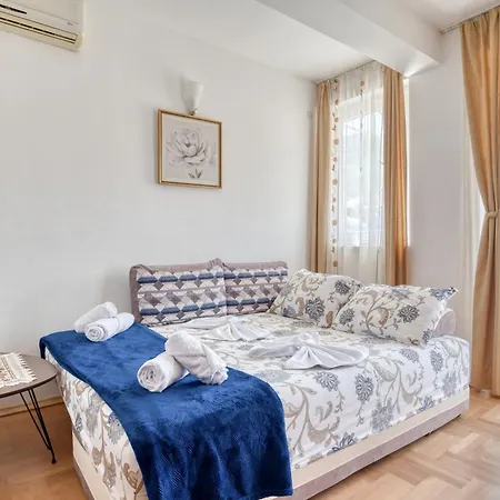 Apartment Elena *